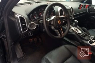 Porsche Cayenne 30TDiCR 2015 - interiér