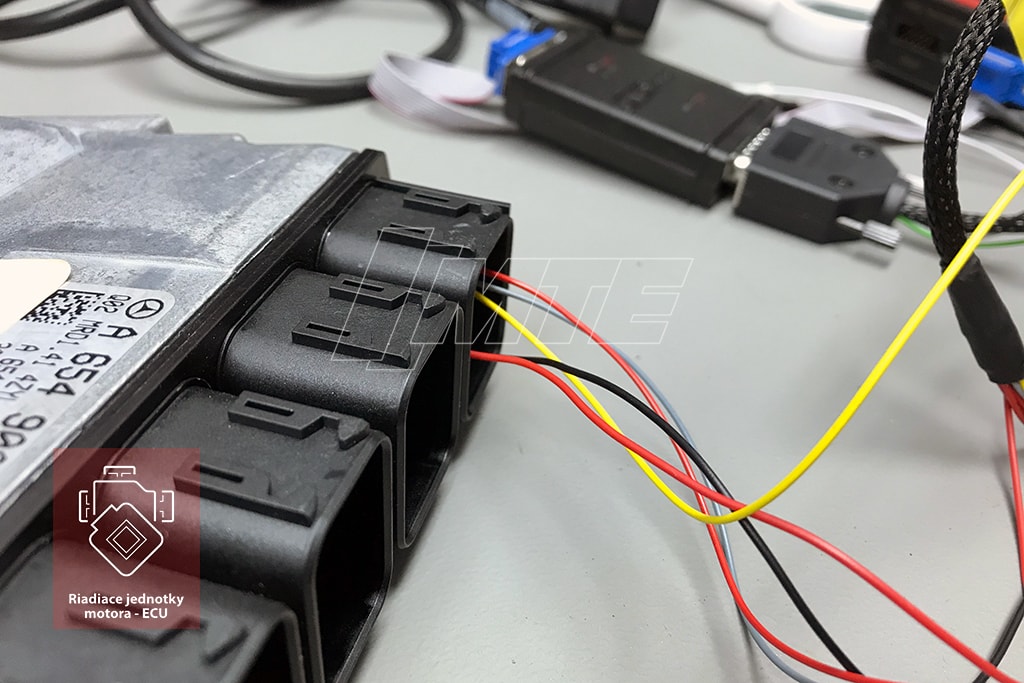 Programovanie riadiacej jednotky Bosch MD1CP001 - konektor