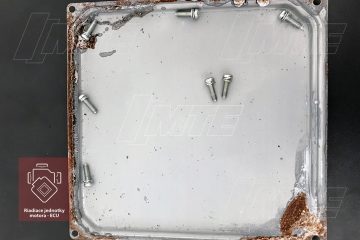 Oprava riadiacej jednotky 275800-3802 Nissan X-Trail - spodný kryt