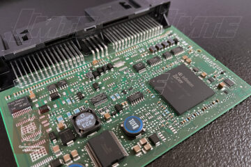 Riadiace jadro jednotky – mikroprocesor Infineon TC1793F z rodiny TriCore