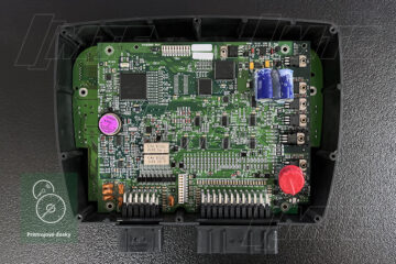 Odhalená elektronika jednotky 704/50042