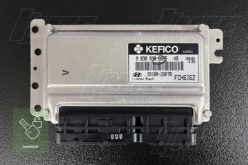Čelný pohľad na ECU Kefico M7.9 s výrobným číslom 9108-26870. Túto jednotku nájdete vo vozidlách Hyundai Matrix a býva zdrojom problémov s imobilizérom typu SMARTRA.