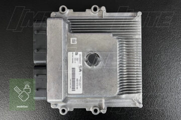 Čelný pohľad na kryt ECU Vitesco VD56.1. Tieto jednotky, často s označením 9851418180 alebo A3C7055900001, sú srdcom vozidiel ako Peugeot 3008 a predstavujú technologickú výzvu pri servise systému imobilizéra.