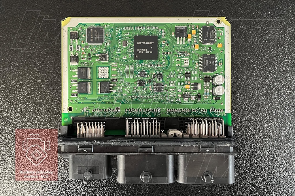 Základná doska Continental V46.11 bez krytov — elektronické komponenty ECU Peugeot 208 1.2 VTi