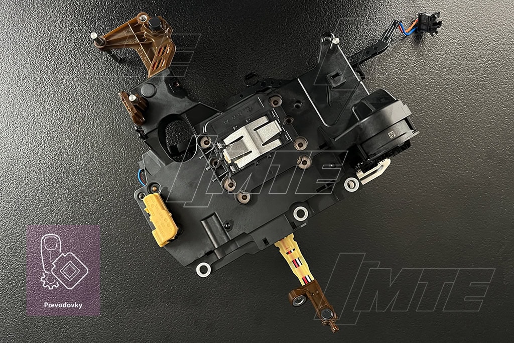 Riadiaca jednotka prevodovky ZF 8HP45 Bosch 0260550108 — pohľad z druhej strany