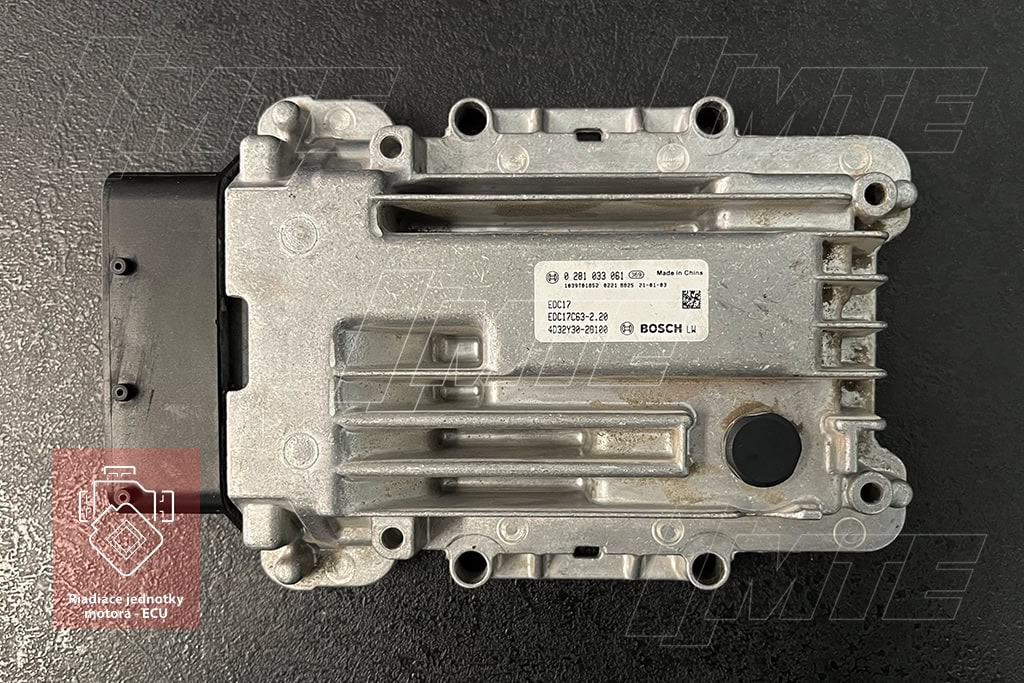 Riadiaca jednotka Bosch EDC17C63 (0281033061) — pohľad zhora so štítkom, Hangcha CPCD 38