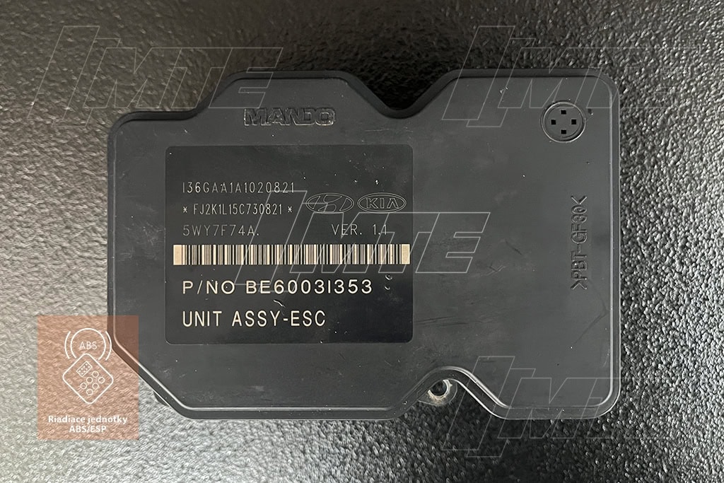 ABS/ESC modul Mando 5WY7F74A (BE60031353) — pohľad zhora s identifikačnými číslami, Kia Sportage 2.0 CRDi