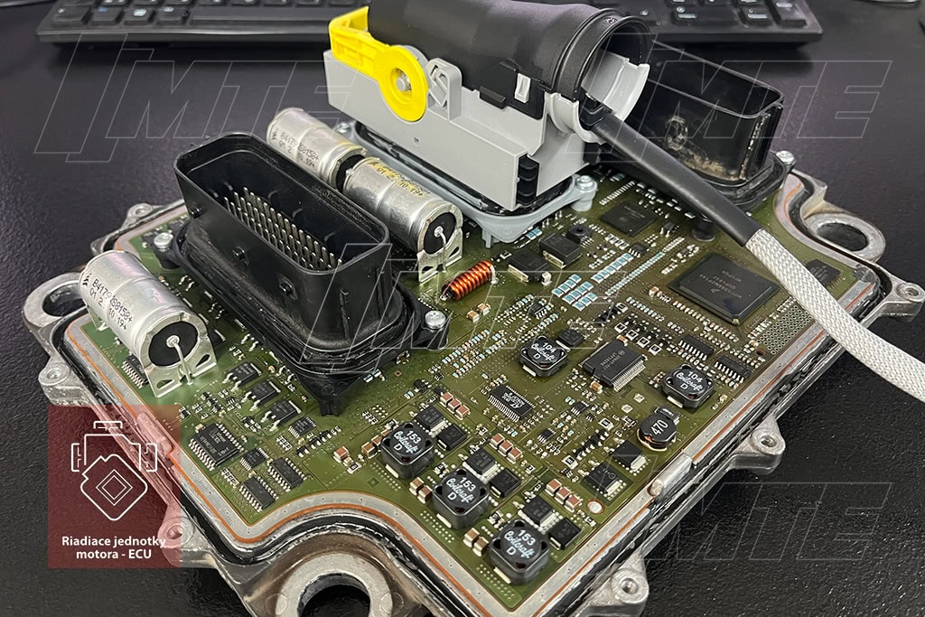 Identifikácia riadiacej jednotky Delphi ETC3 na stole — otvorená ECU